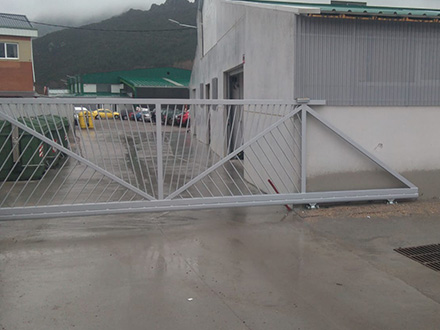 Puertas naves industriales Le&oacute;n